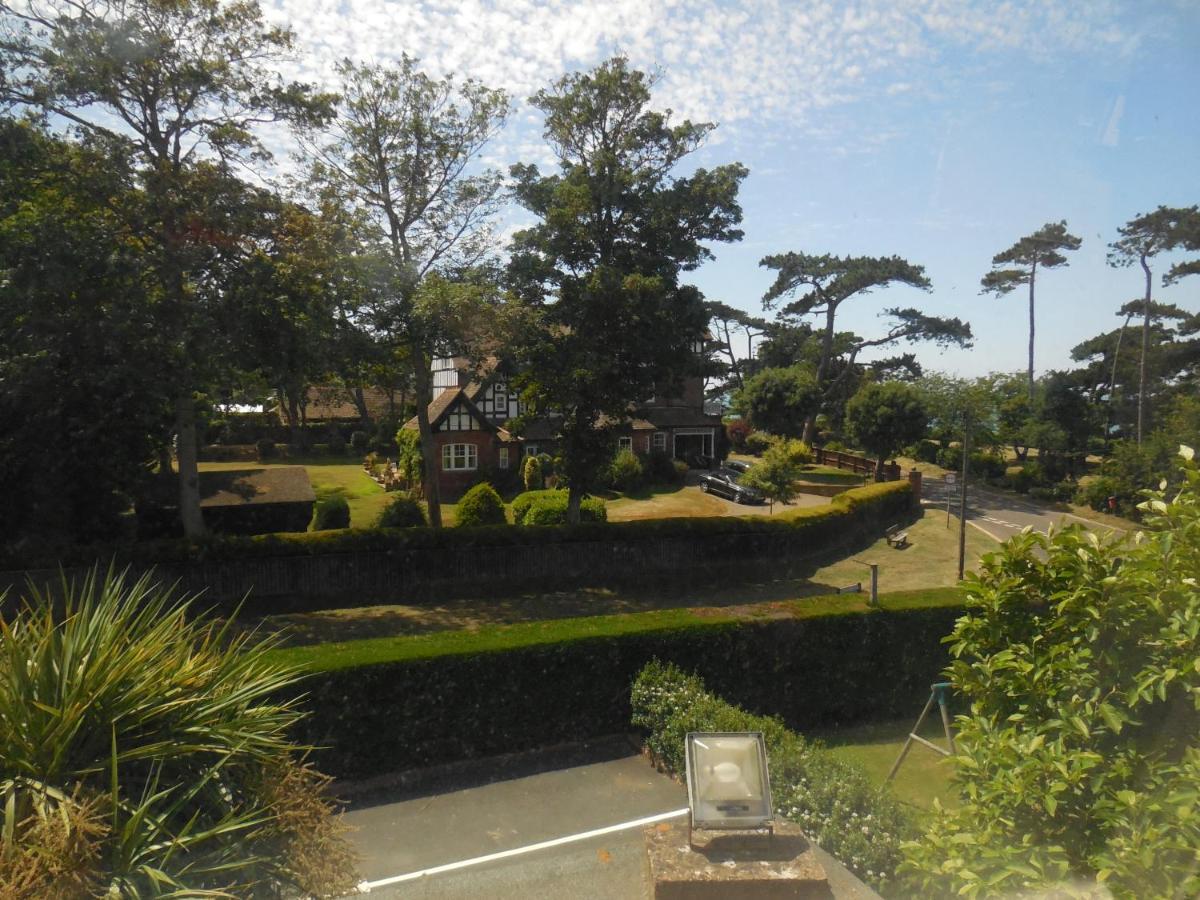 Sentry Mead Hotel Totland  Exterior photo