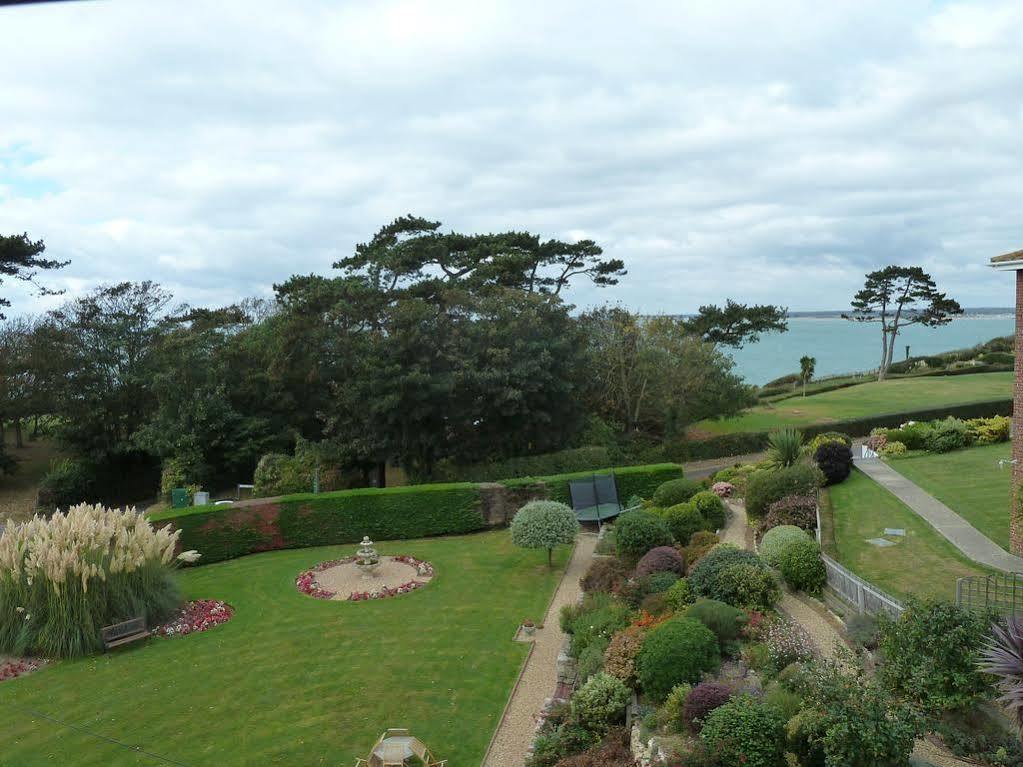 Sentry Mead Hotel Totland  Exterior photo